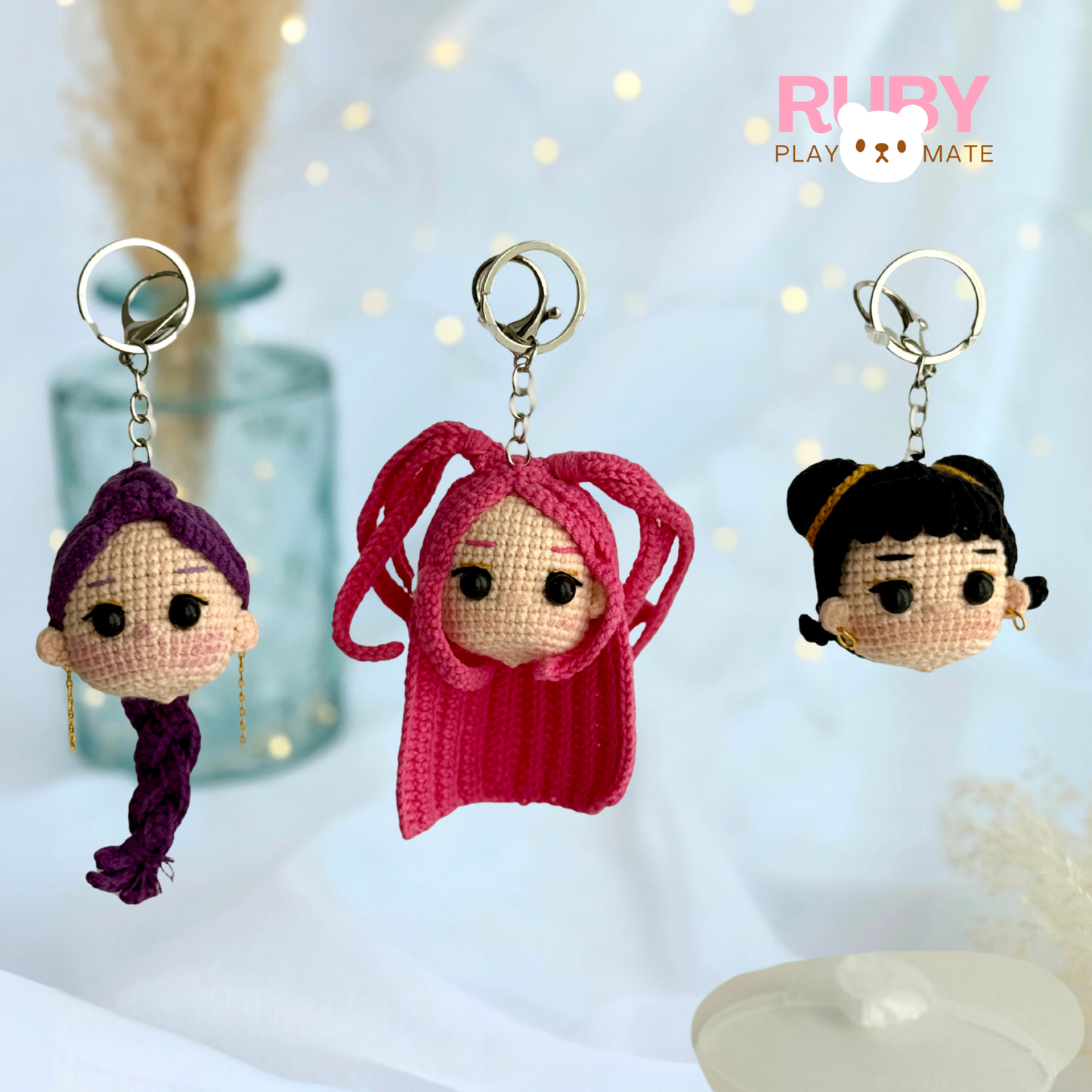 Small kpop dolls and keychains