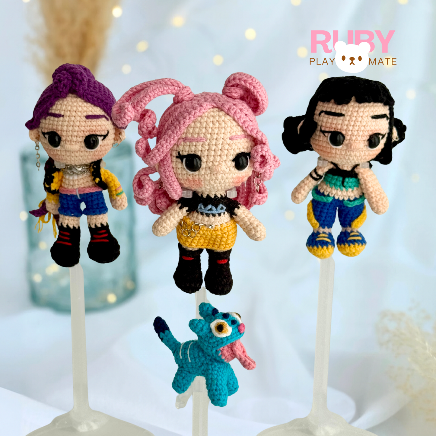 Small kpop dolls and keychains