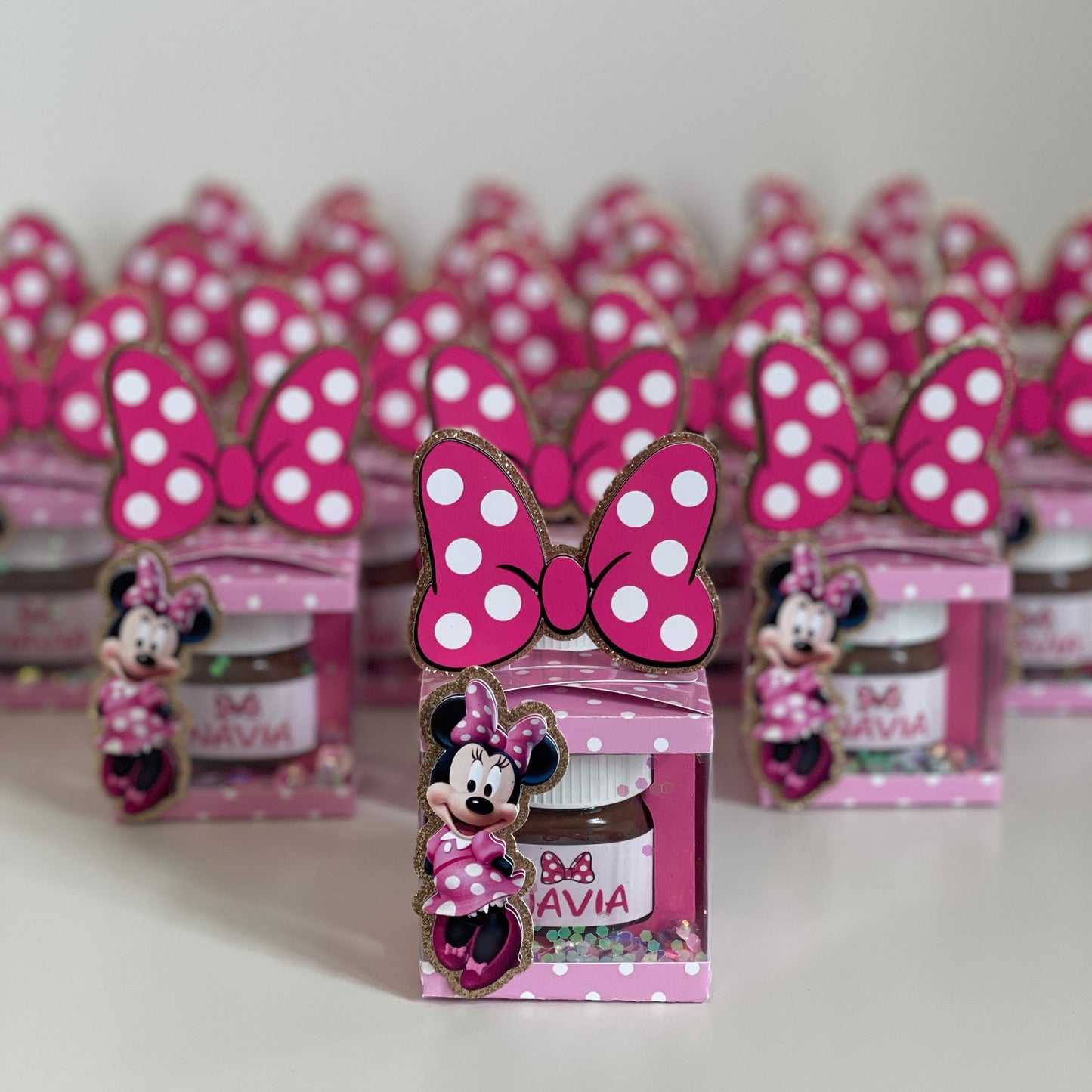 Minnie Mouse Nutella shaker box Pink 2